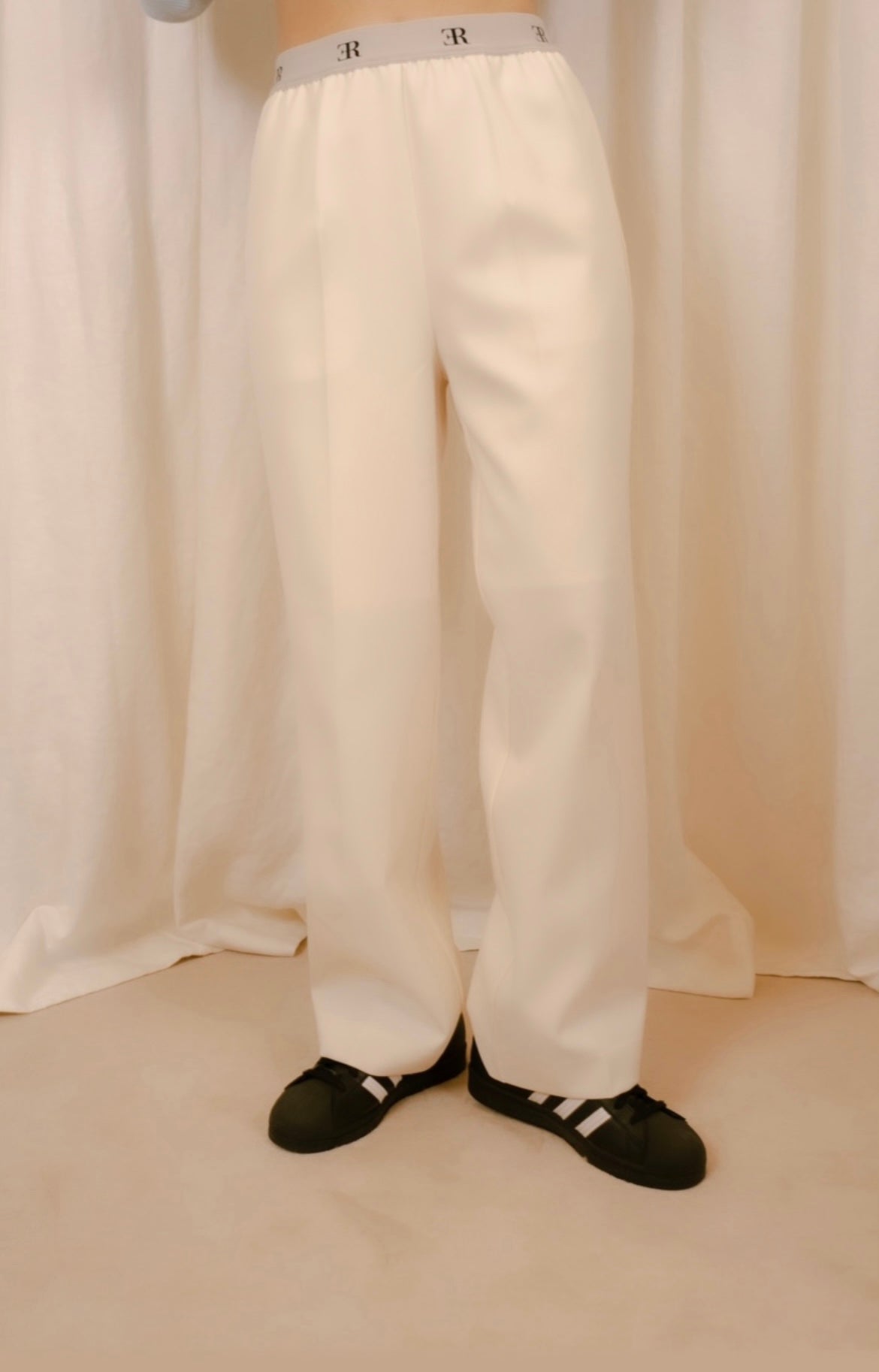 LOGO TAPE SLACKS / WHT